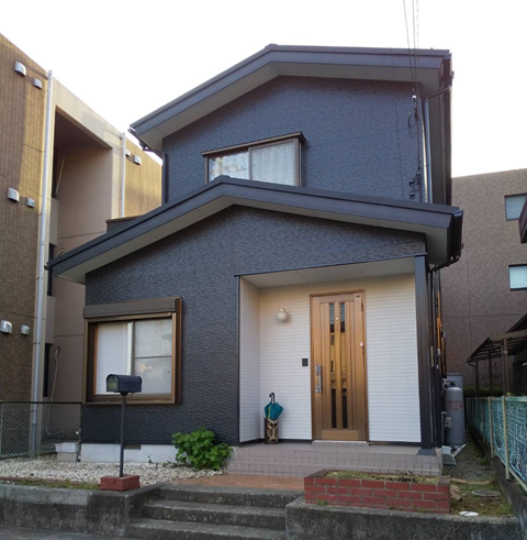 沼津市 経年劣化により外壁と軒天塗装 ベランダのクラック補修 沼津 富士市の外壁塗装 外装リフォームは街の外壁塗装やさん沼津店