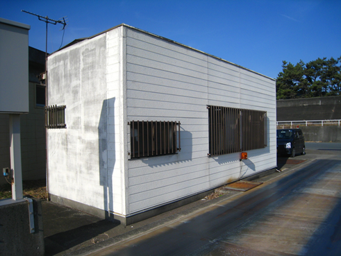 沼津港湾内の一角に建つ事務所 外壁張り替えと屋根のリフォーム