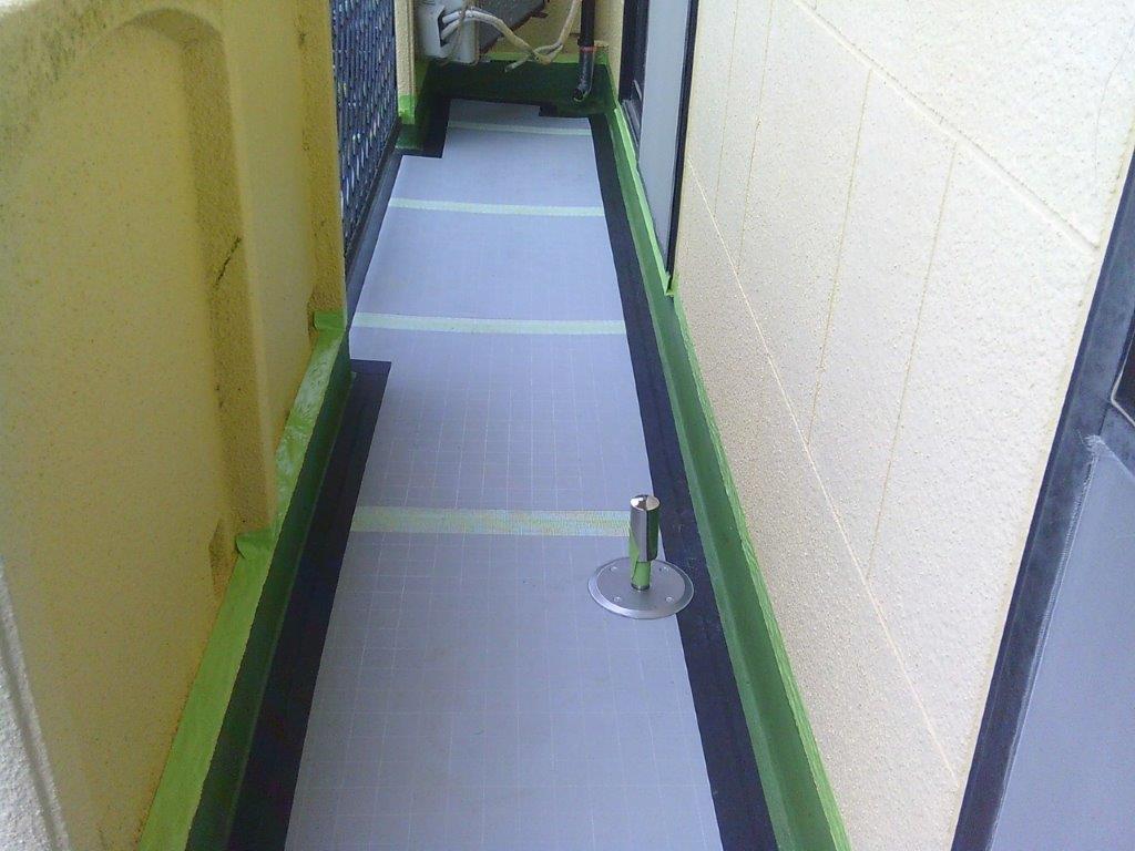 沼津市での屋上・ベランダ床の防水工事、耐久性のあるウレタン塗料で仕上げ！