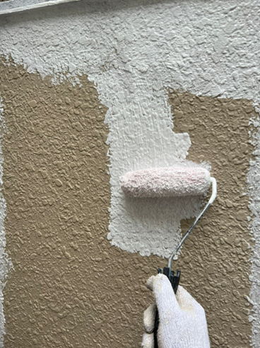 三島市外壁塗装中塗り