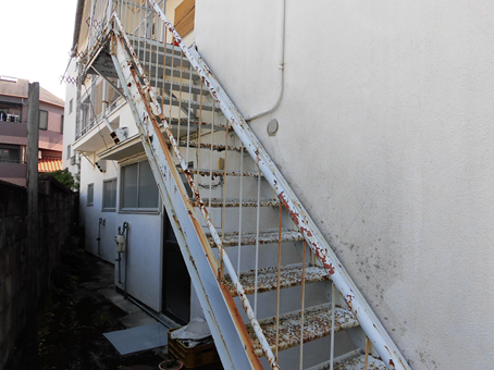 伊豆市アパート塗装階段錆び